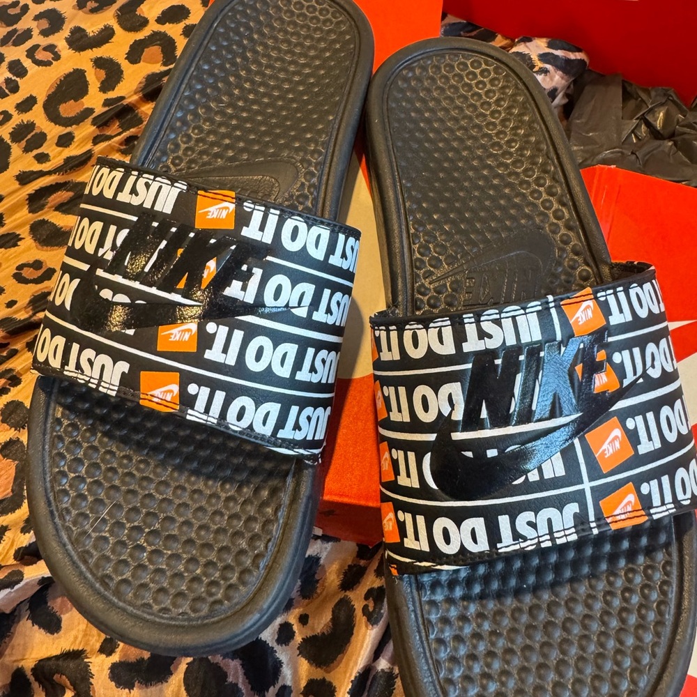 Nike men’s size 10 ' Black 'Just Do It' Slide Sandals